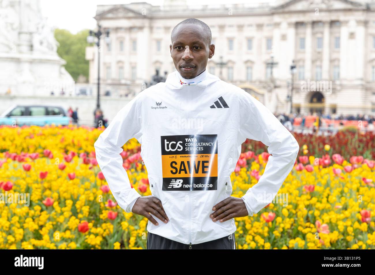 London, Großbritannien. April 2025. Sebastian Sawe posiert für Fotos vor dem Buckingham Palace beim TCS London Marathon 2025 Photocall. Quelle: SOPA Images Limited/Alamy Live News Stockfoto