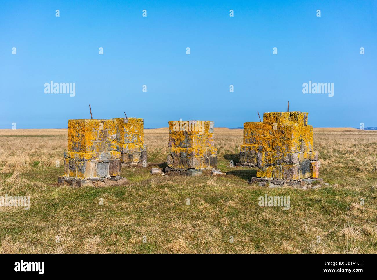 Reste oder Ruinen des alten Bakenfundament (Leuchtturm) in der Nähe des Leuchtturms Gellen auf Hiddensee, Mecklenburg-Vorpommern, Deutschland, Europa Stockfoto