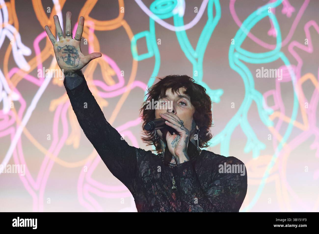 Sänger und Frontmann Oli Sykes von der britischen Rockband Bring Me The Horizon beim VOLT Festival in Sopron, Ungarn Stockfoto