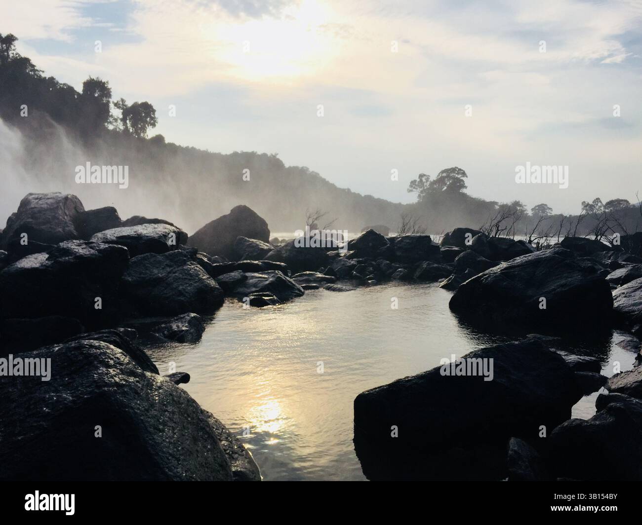 Athirappilly Water Falls in Kerala, Indien, wo viele Filme gedreht wurden. Stockfoto