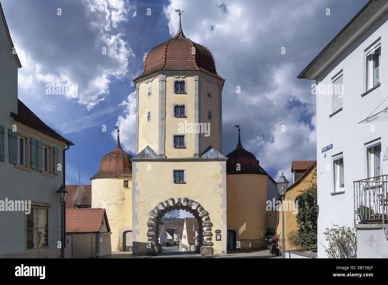 Das Pleinfeld Tor, das älteste Tor der Stadtbefestigung um 1660, Ellingen, Mittelfranken, Bayern, Deutschland, Europa Stockfoto