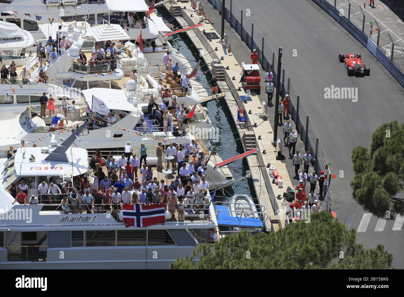 Yachten mit Zuschauern in Port Hercule, Rennstrecke, Formel 1 Grand Prix Monaco 2015 Stockfoto