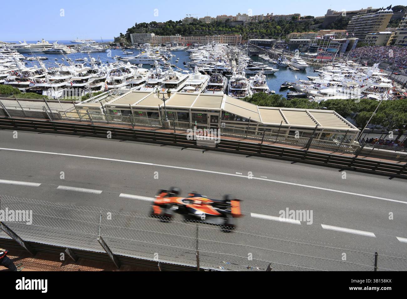 Zufahrt zum Kasino, Hafen von Port Hercule mit Yachten auf der Rückseite, Formel 1-Rennen, Formel 1, Formel 1 Grand Prix Monaco 2017 Stockfoto