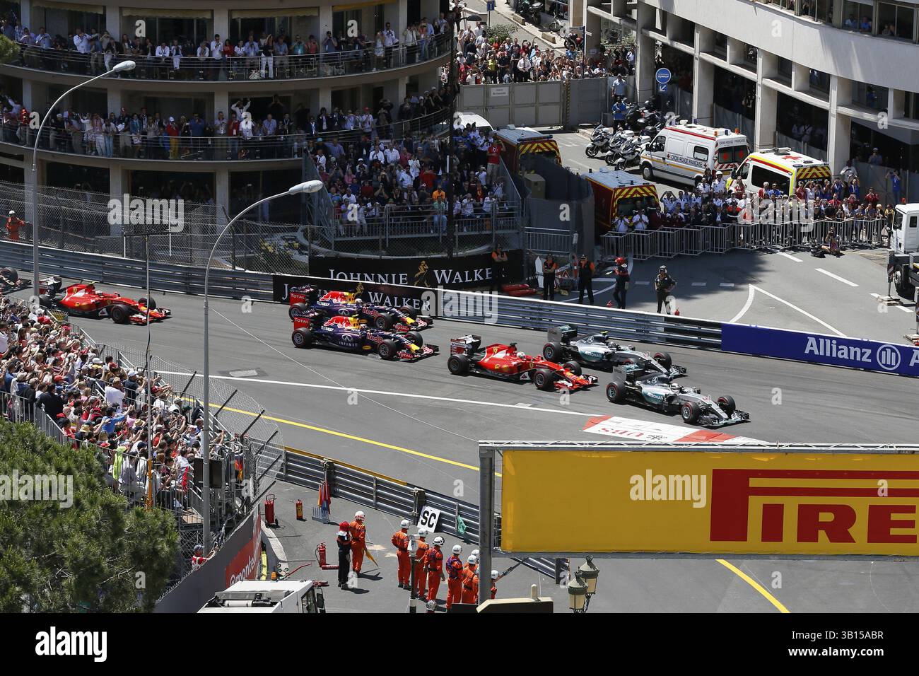 Fahrerfeld kurz nach dem Start an der Stet. In der Ecke, Formel 1 Grand Prix Monaco 2015 Stockfoto