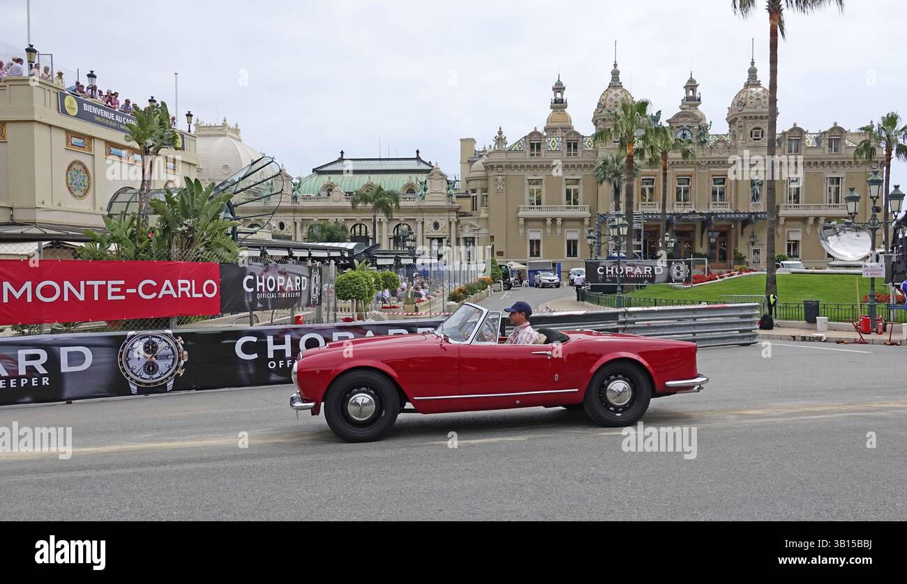 Lancia Aurelia B24 Convertibile auf dem Platz vor dem Casino Monte-Carlo, 11. Grand Prix Monaco Historique, Fürstentum Monaco Stockfoto