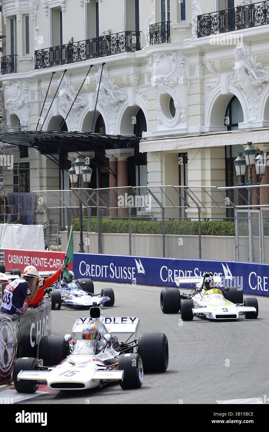McLaren M19A und Brabham BT37, Formel-1-Rennwagen der Serie E von 1966 bis 1972, auf dem Platz vor dem Casino Monte-Carlo, 11. Grand Prix Mo Stockfoto