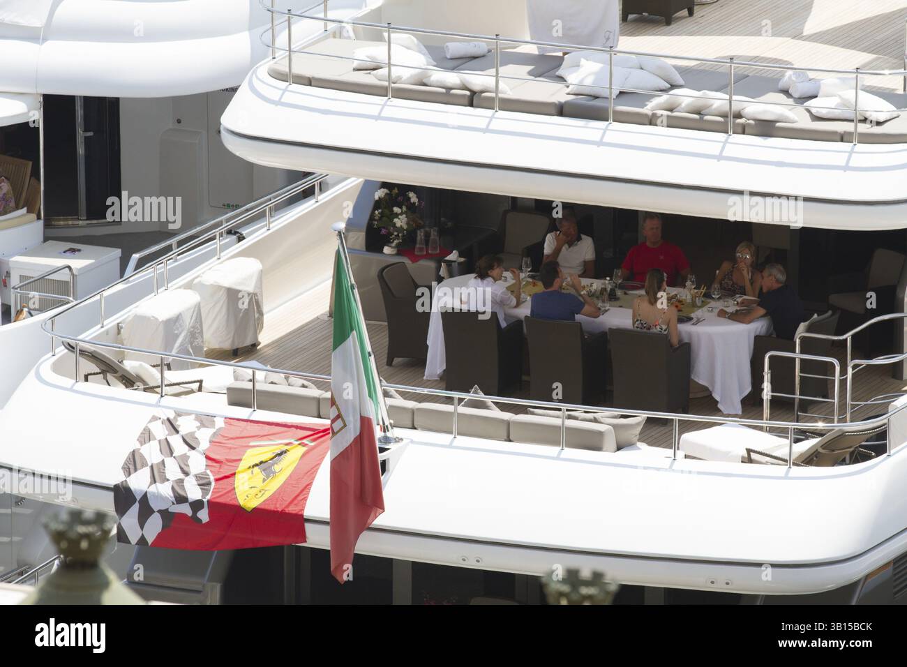 Zuschauer auf Yachten in Port Hercule, Formel-1-Rennen, Formel-1-Rennen, Formel-1-Rennen, Formel-1-Grand-Prix Monaco 2017 Stockfoto
