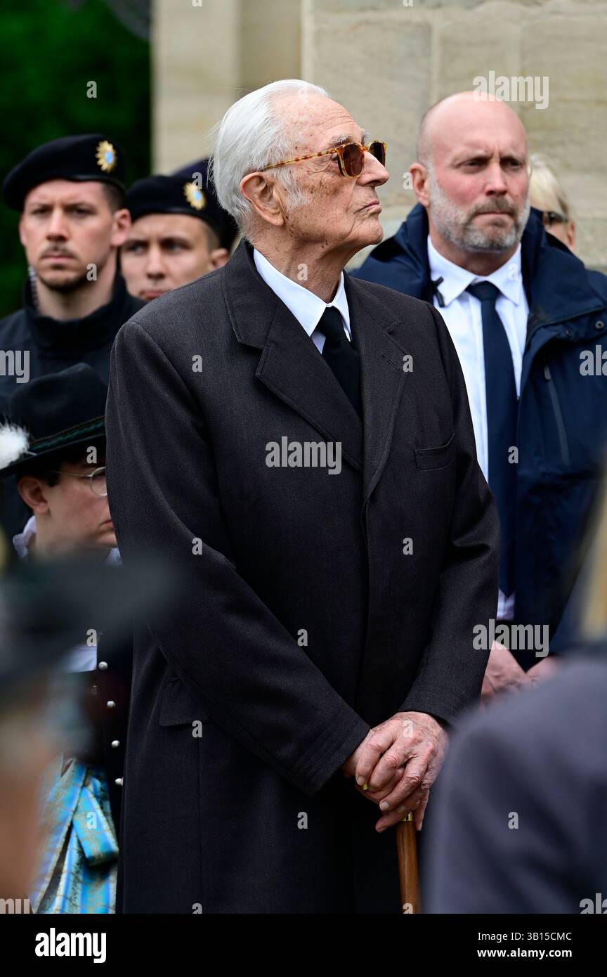 Herzog Franz von Bayern bei der Trauerfeier für Andreas Prinz von Sachsen-Coburg und Gotha auf dem Schlossplatz von Schloss Ehrenburg. Coburg, 24.04.2025 Stockfoto
