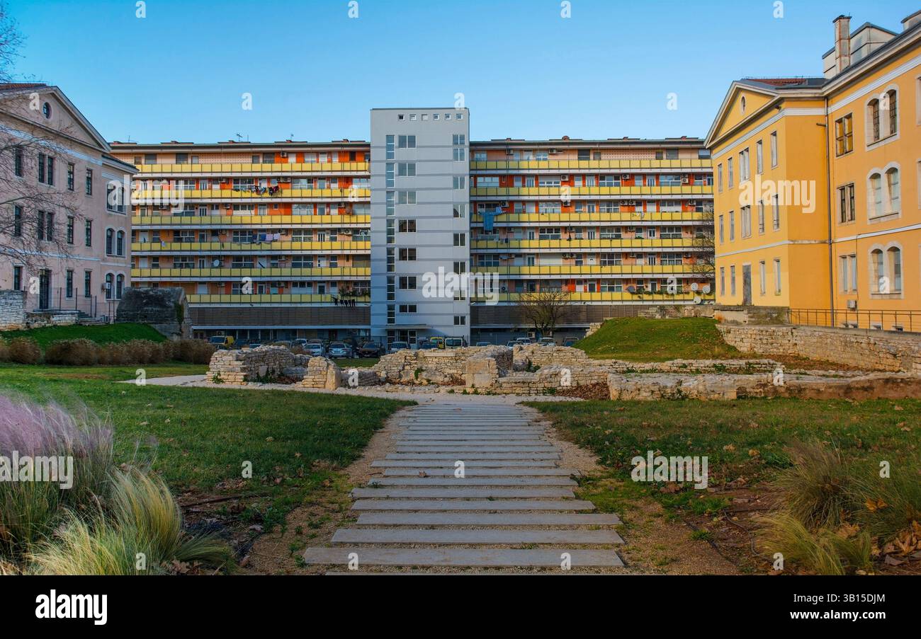 Eine archäologische Ausgrabung im Viertel Saint Theodore oder Cetvrt SV Teodora in Pula, Istrien, Kroatien. Aus dem 1. Bis 4. Jahrhundert n. Chr., römisch-kaiserlich Stockfoto