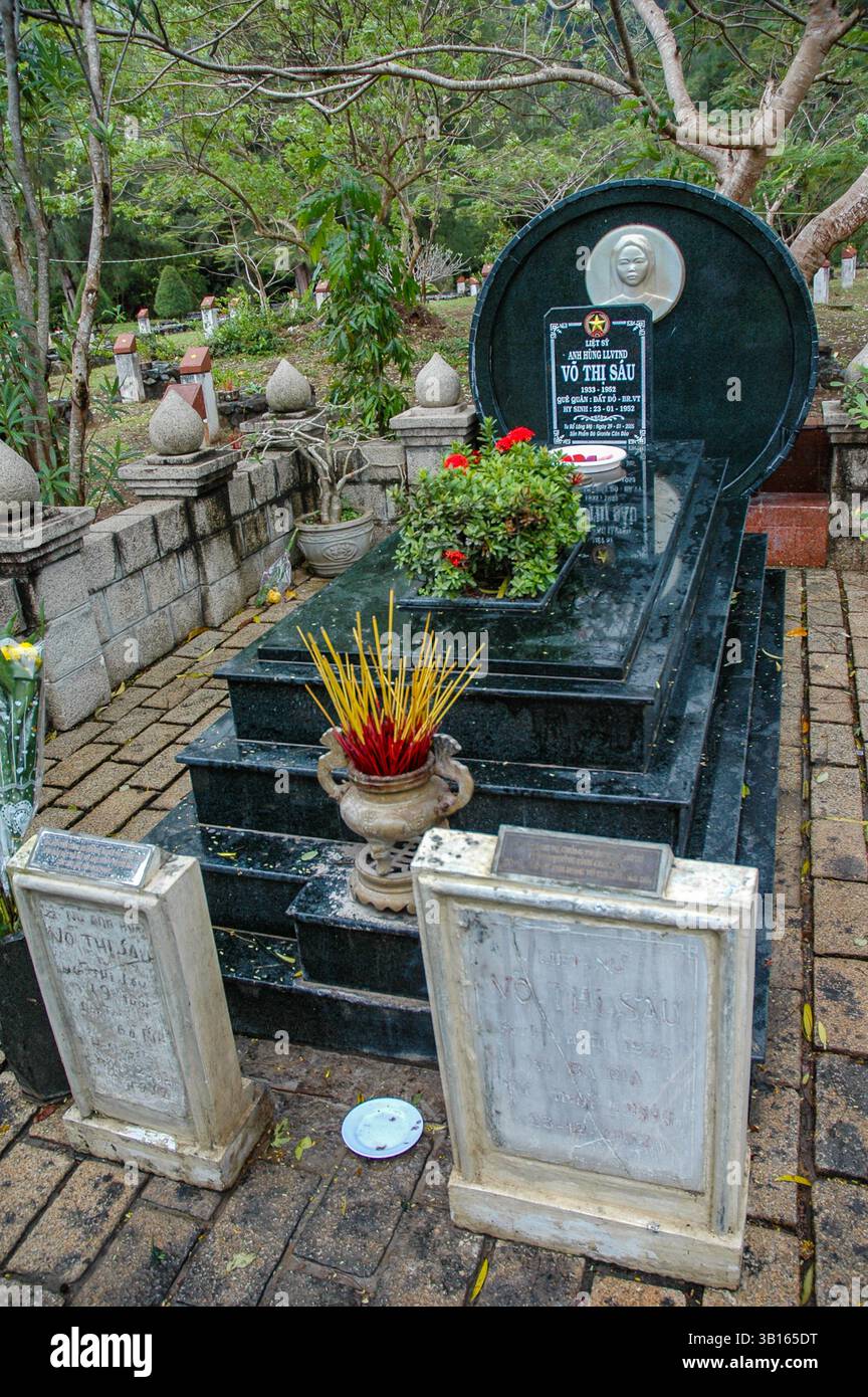 Dieses Bild zeigt das Grab von Võ Thị Sáu, einem vietnamesischen Revolutionär, der 1952 von den Franzosen hingerichtet wurde. Stockfoto