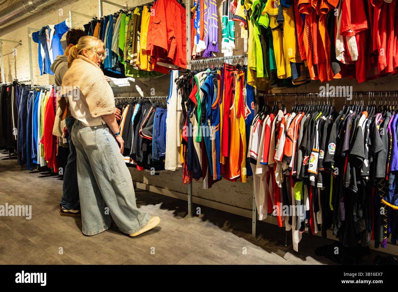 HUMANA Vintage, Second-Hand-Shop in Barcelona, Spanien Stockfoto