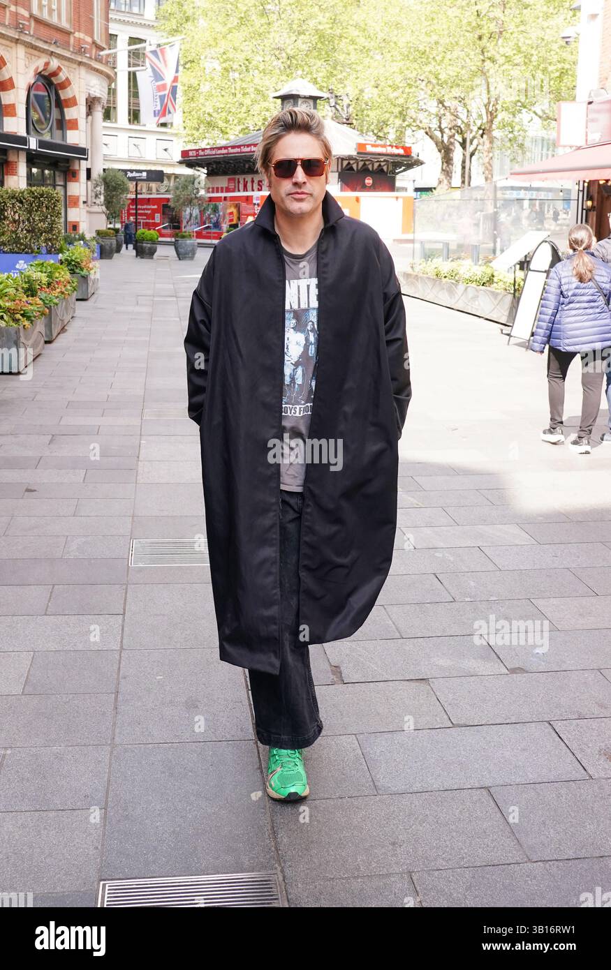 Charlie Simpson verlässt Global Radio in London. Bilddatum: Freitag, 25. April 2025. Stockfoto