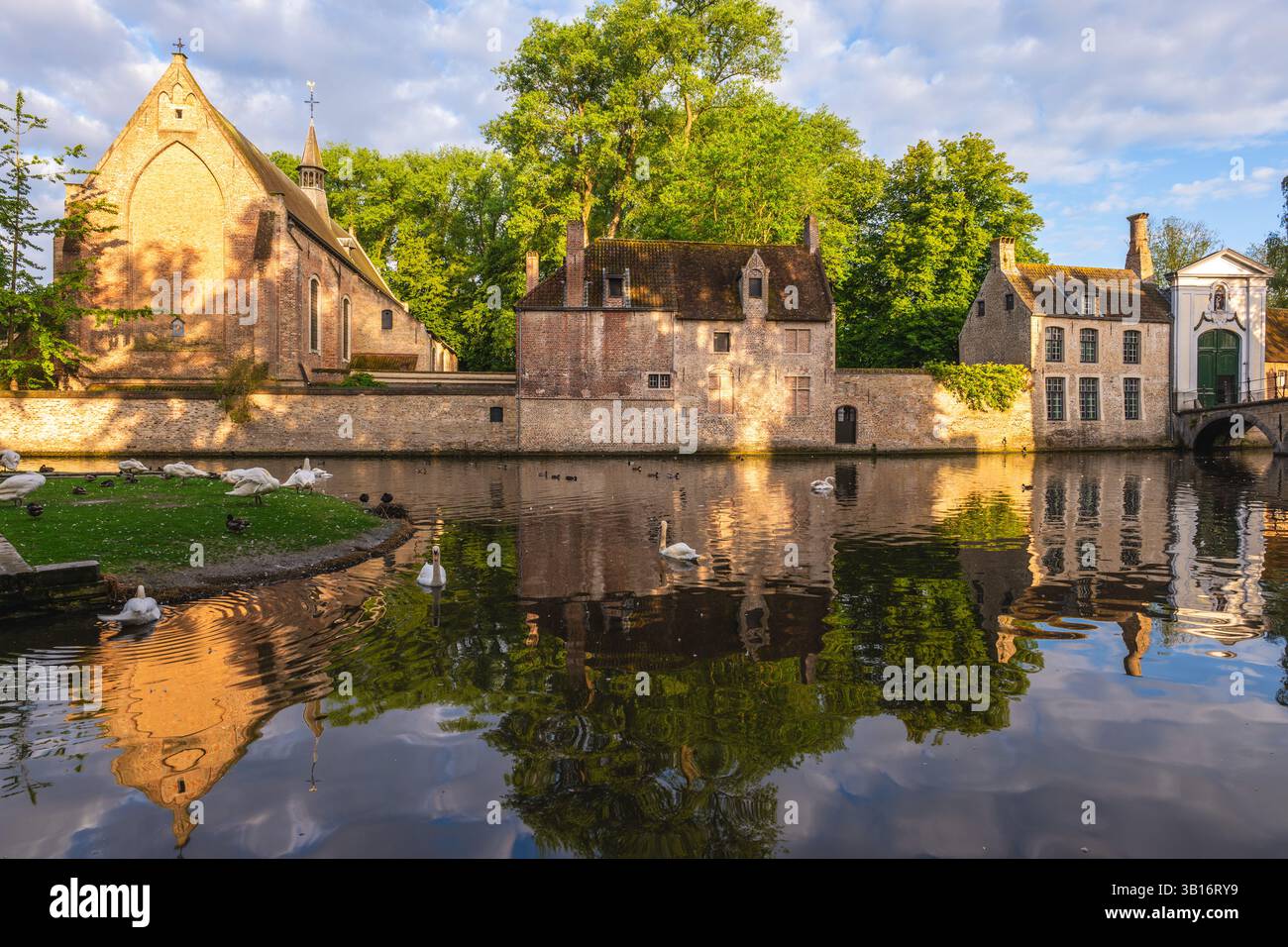 Fürstliche Beguinage zehn Wijngaerde, die einzige erhaltene Beguinage in der belgischen Stadt Brügge. Stockfoto