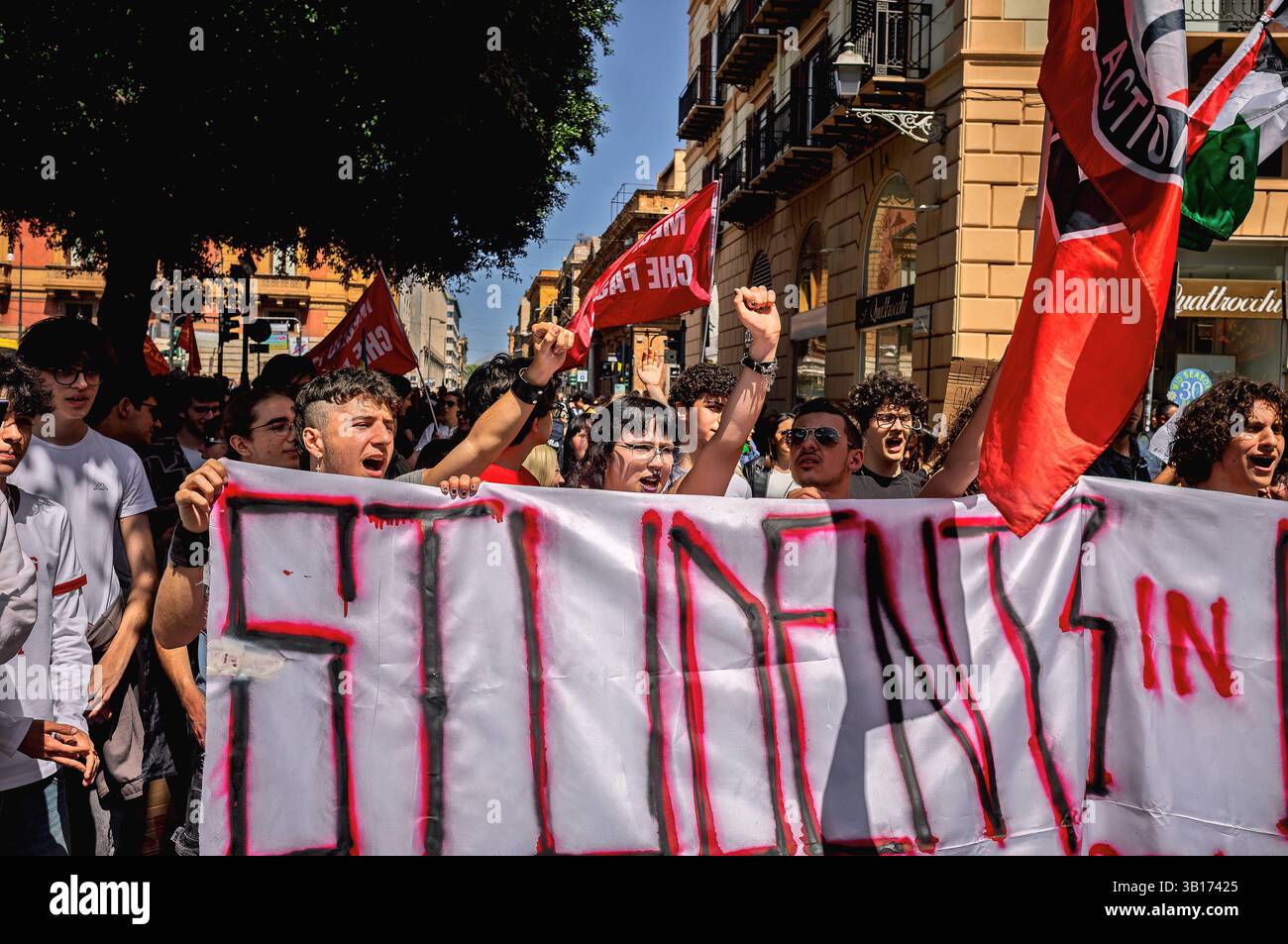 Italiens Befreiungstag von nazismus und Faschismus PALERMO, ITALIEN - 25. APRIL: Demonstration zum 80. Jahrestag des Befreiungstages des Widerstands gegen das faschistische Regime und die nazi-Besatzung am 25. April 2025 in Palermo, Italien. Palermo Sizilien Italien Copyright: XStefanoxMontesix Stockfoto