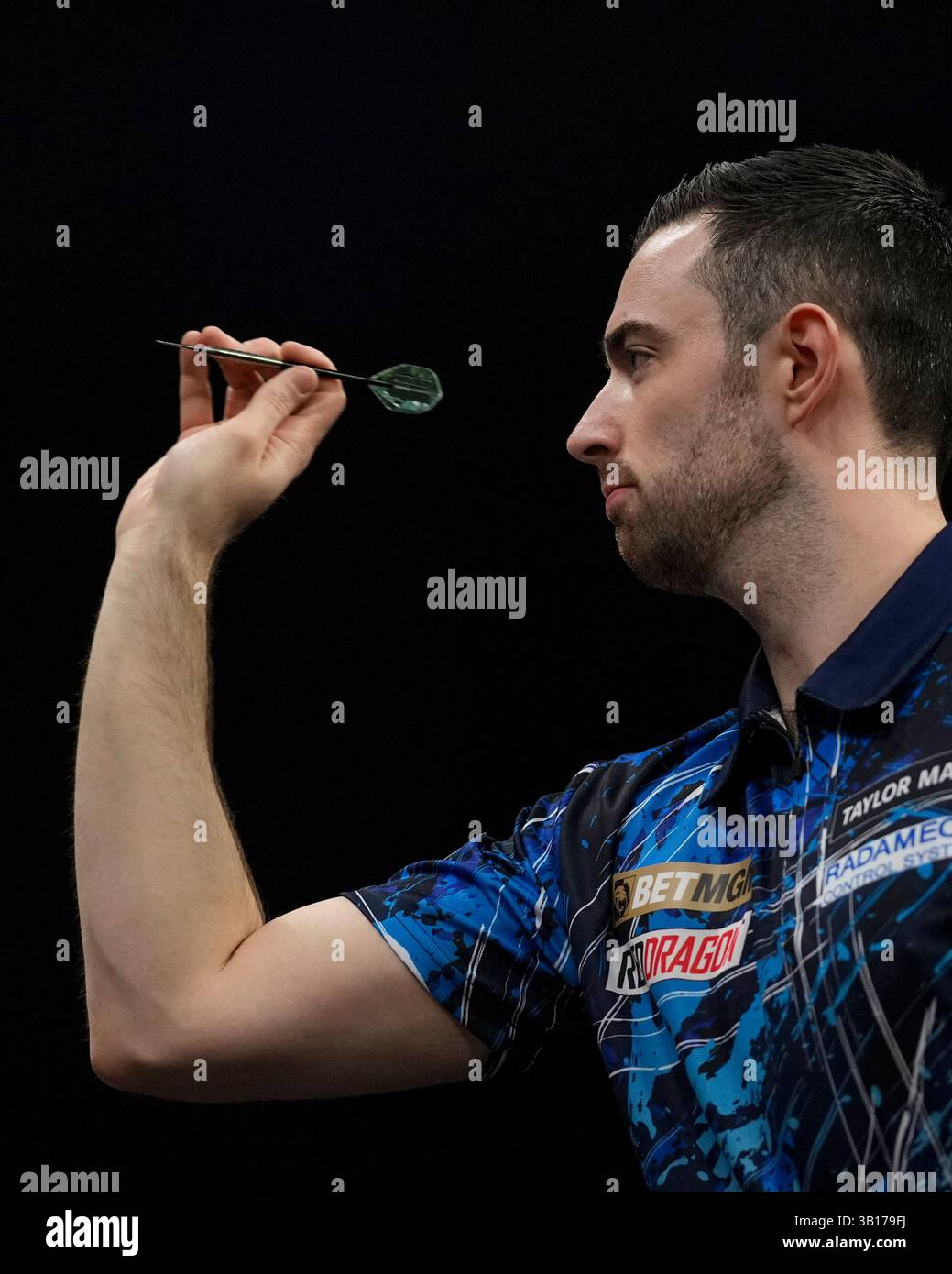 24. April 2025, M&amp;S Bank Arena, Liverpool, England; 2025 PDC Premier League Darts Liverpool Night 12; Luke Humphries im Finale gegen Gerwyn Price Stockfoto