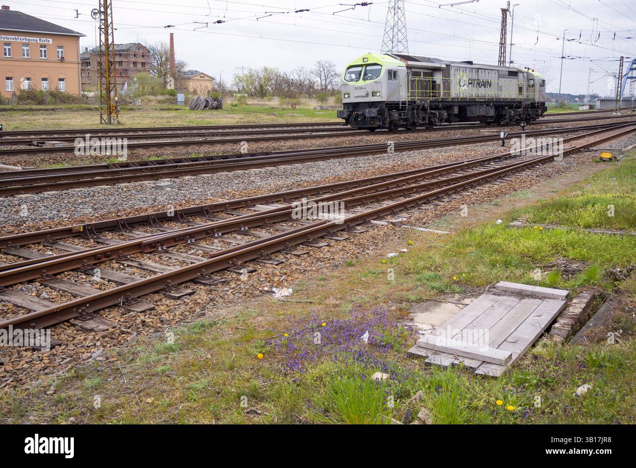 Der Bahnhof Riesa ist eine Betriebsstelle der Bahnstrecke Leipzig Dresden. *** Der Bahnhof Riesa ist ein Operationsbahnhof an der Leipziger Dresdner Eisenbahnstrecke Stockfoto