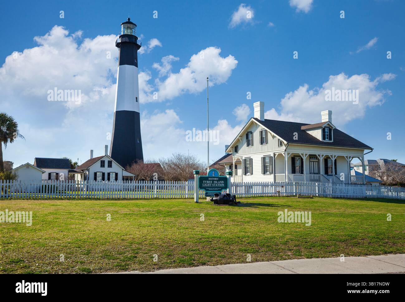 Die Lichtstation auf Tybee Island in der Nähe von Savannah Georgia an einem sonnigen Nachmittag im Frühling Stockfoto