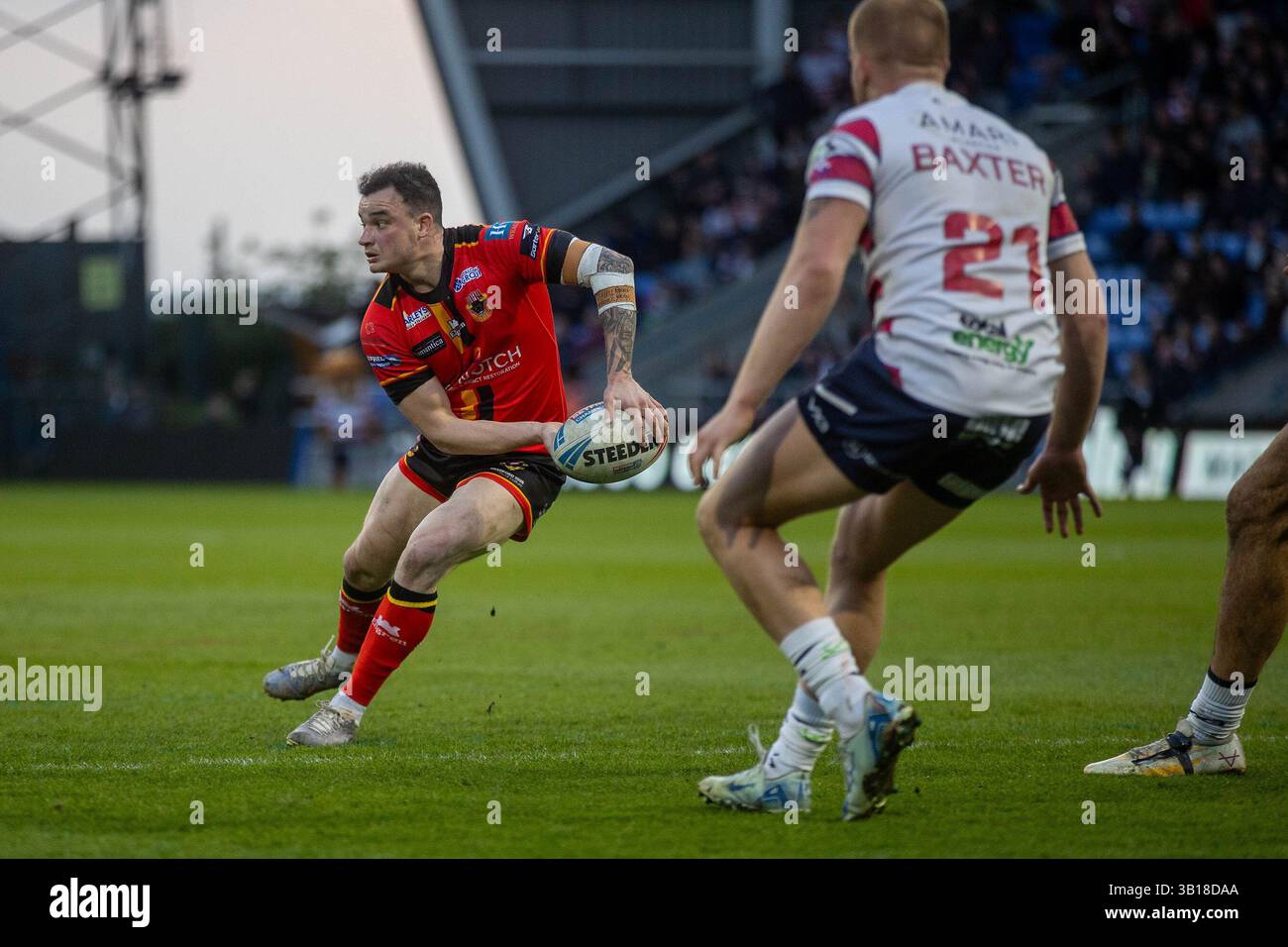 *** Während des Betfred Championship-Spiels zwischen Oldham Roughyeds und Bradford Bulls im Boundary Park, Oldham, England am 25. April 2025. Foto von Simon Hall. Nur redaktionelle Verwendung, Lizenz für kommerzielle Nutzung erforderlich. Keine Verwendung bei Wetten, Spielen oder Publikationen eines einzelnen Clubs/einer Liga/eines Spielers. Quelle: UK Sports Pics Ltd/Alamy Live News Stockfoto