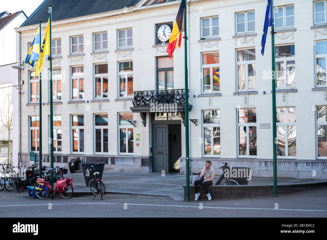 Rathaus des Dorfes Wervik, Westflandern, Belgien, 11. April 2025 Stockfoto