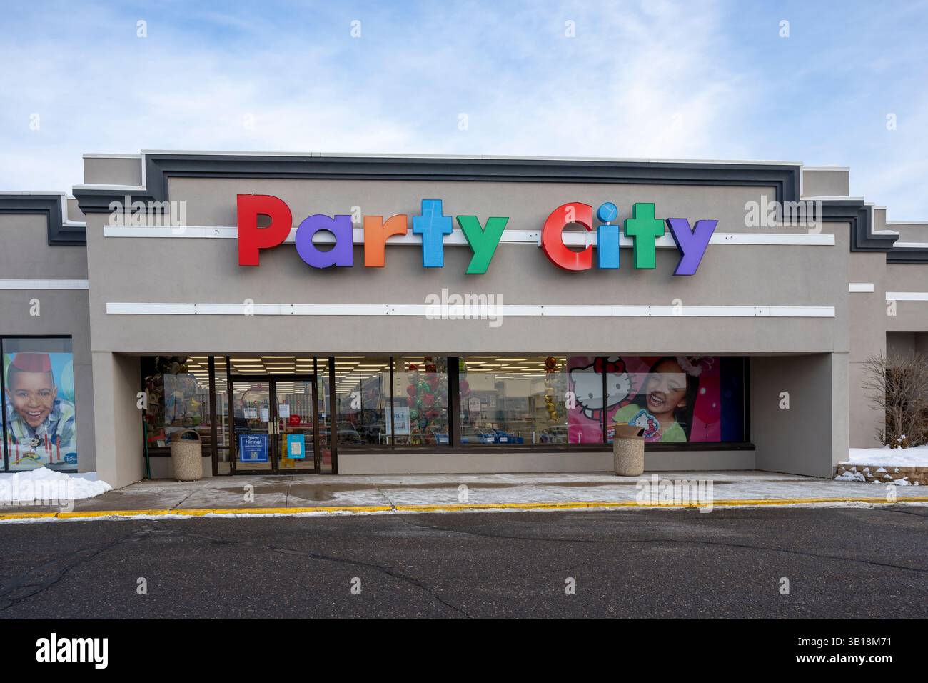 Maplewood, Minnesota. Party City schließt Geschäfte. Nach dem Antrag auf Insolvenz schließt die Stadt die Geschäfte von Two Party City. Stockfoto