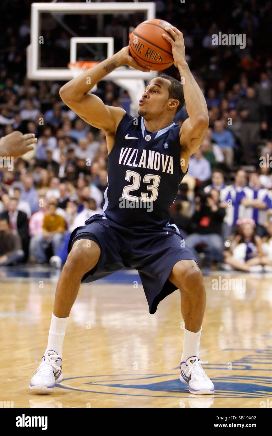 15. Februar 2011: Villanova Wildcats bewachen Dominic Cheek (23) während des NCAA Basketballspiels zwischen den #15 Villanova Wildcats und den Seton Hall Pirates im Prudential Center in Newark, New Jersey. Die Wildkatzen Beat the Pirates, 60-57.(Bild: © Chris Szagola/Cal Sport Media/ZUMAPRESS.com) Stockfoto