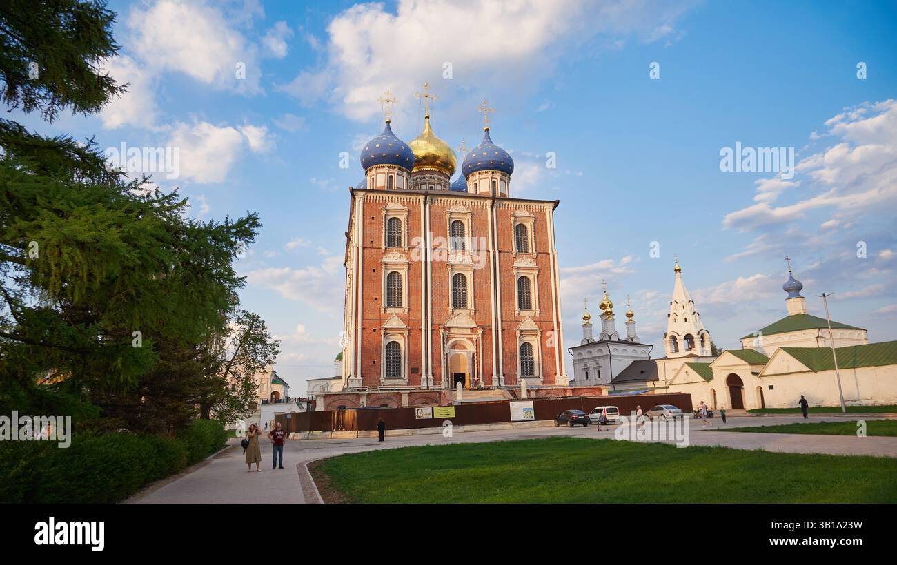 Blick auf die Himmelfahrt-Kathedrale, ein Denkmal der russischen Architektur aus dem 17. Jahrhundert Stockfoto