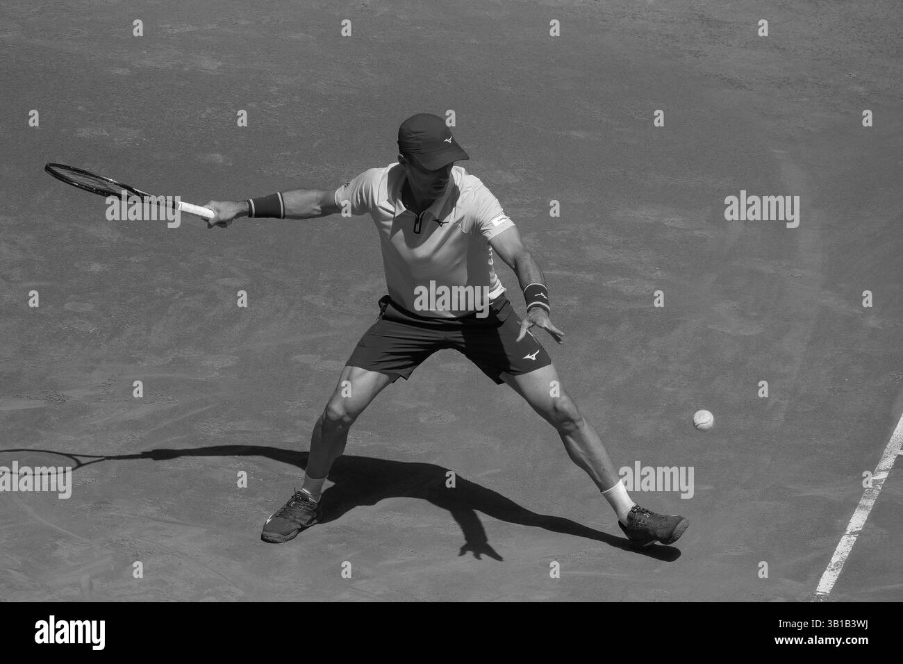 Madrid, Spanien. April 2025. Roberto Bautista von Spanien im Kampf gegen Alexander Zverev bei den Mutua Madrid Open am 25. April 2025 in Madrid, Spanien (Foto: Oscar Gonzalez/SIPA USA) Credit: SIPA USA/Alamy Live News Stockfoto