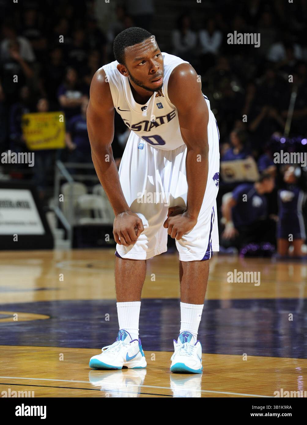 7. November 2010: Wachmann Jacob Pullen #0 der Kansas State Wildcats während der zweiten Halbzeit gegen die Washburn Ichabods während eines Ausstellungs-Spiels im Bramlage Coliseum in Manhattan, Kansas. Kansas State gewann 90–44. (Bild: © Peter Aiken/Cal Sport Media/ZUMApress.com) Stockfoto
