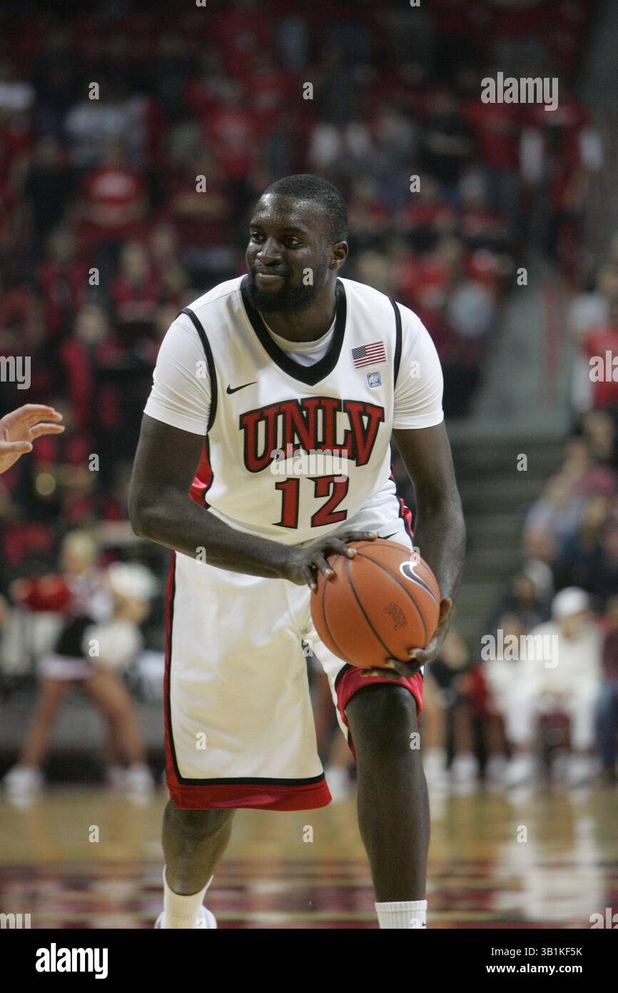 9. November 2010: Brice Massamba (12) der UNLV während eines NCAA-Basketballspiels zwischen den Wasburn Ichabods und den UNLV Runnin' Rebels im Thomas and Mack Center in Las Vegas, NV. UNLV gewann 88–53. (Bild: © Josh Holmberg/Cal Sport Media/ZUMApress.com) Stockfoto