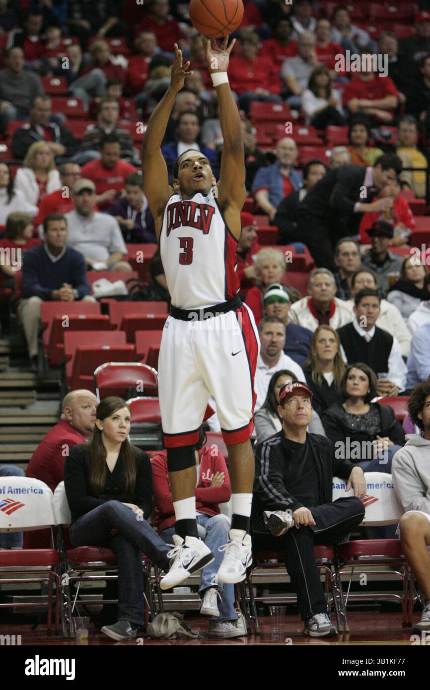 9. November 2010: Anthony Marshall (3) der UNLV schießt eine drei während eines NCAA-Basketballspiels zwischen den Wasburn Ichabods und den UNLV Runnin' Rebels im Thomas and Mack Center in Las Vegas, NV. UNLV gewann 88–53. (Bild: © Josh Holmberg/Cal Sport Media/ZUMApress.com) Stockfoto