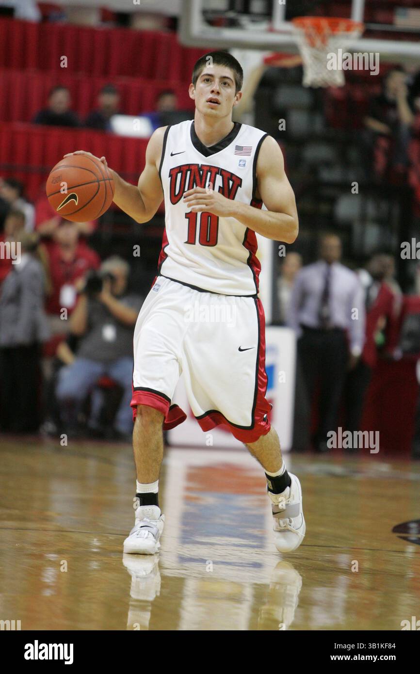 9. November 2010: Tyler Norman (10) von UNLV während eines NCAA-Basketballspiels zwischen den Wasburn Ichabods und den UNLV Runnin' Rebels im Thomas and Mack Center in Las Vegas, NV. UNLV gewann 88–53. (Bild: © Josh Holmberg/Cal Sport Media/ZUMApress.com) Stockfoto