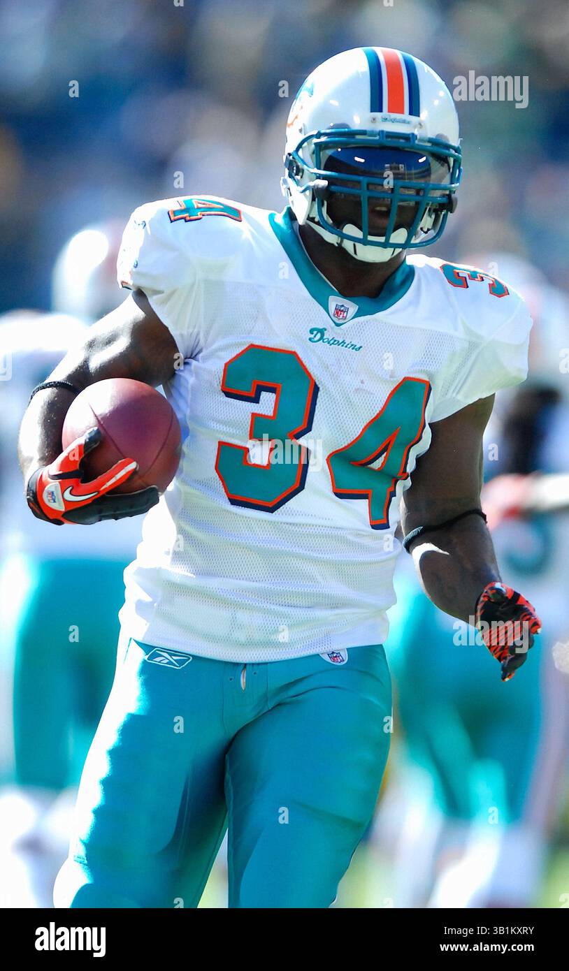 10.17.10: Ricky Williams #34 beim Spiel Green Bay Packers vs Miami Dolphins in Green Bay am Lambeau Field. (Bild: © Jennifer Young / Cal Sport Media/Cal Sport Media/ZUMApress.com) Stockfoto