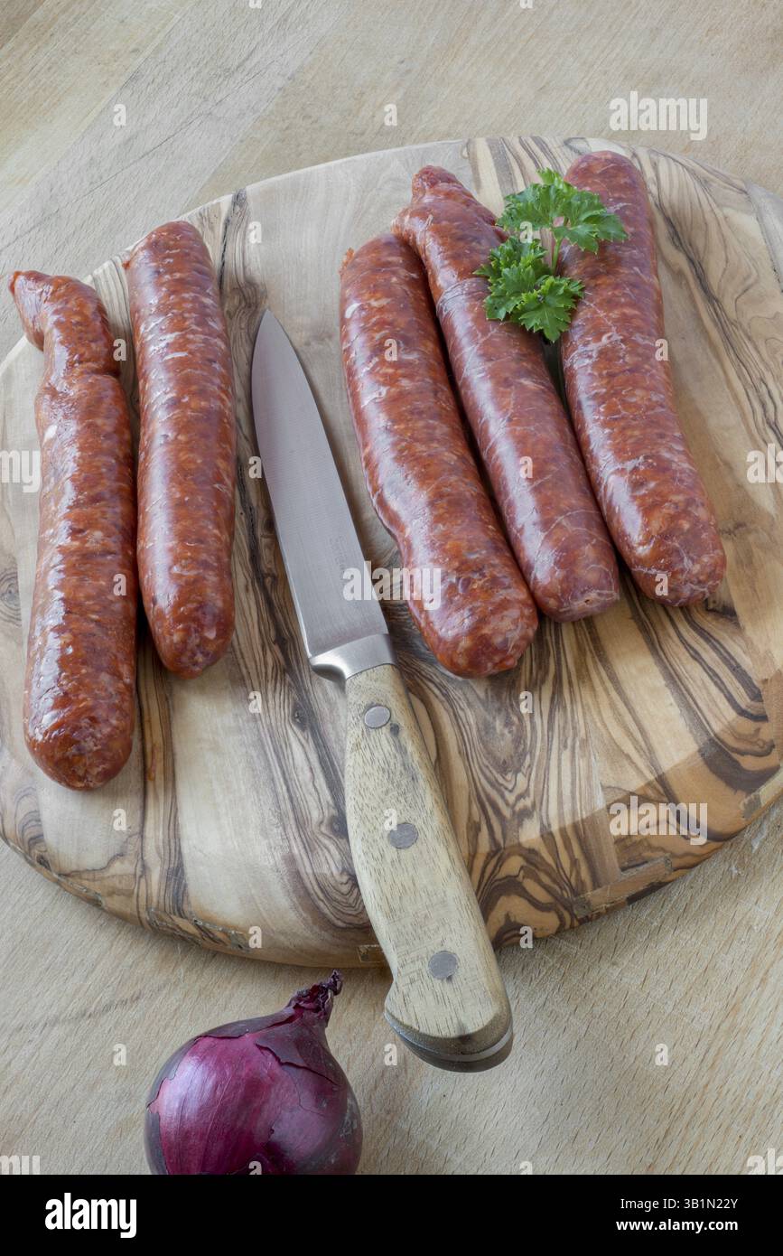 Merguez, maghrebische Würstchen aus Lammfleisch, heiß und scharf Stockfoto