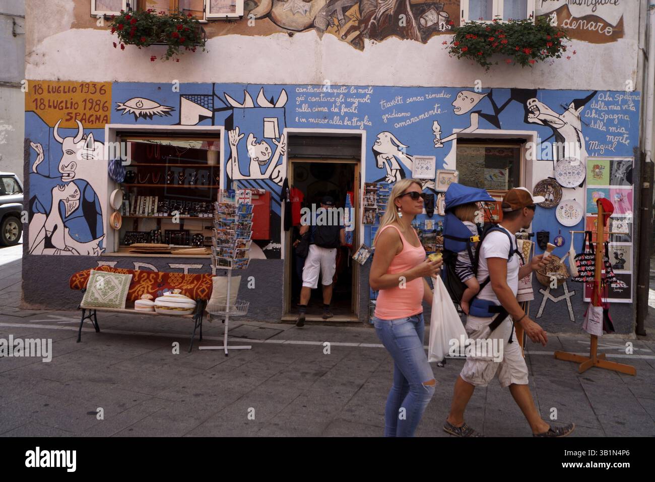Historische Wandmalereien in Orgosolo, Sardinien Stockfoto