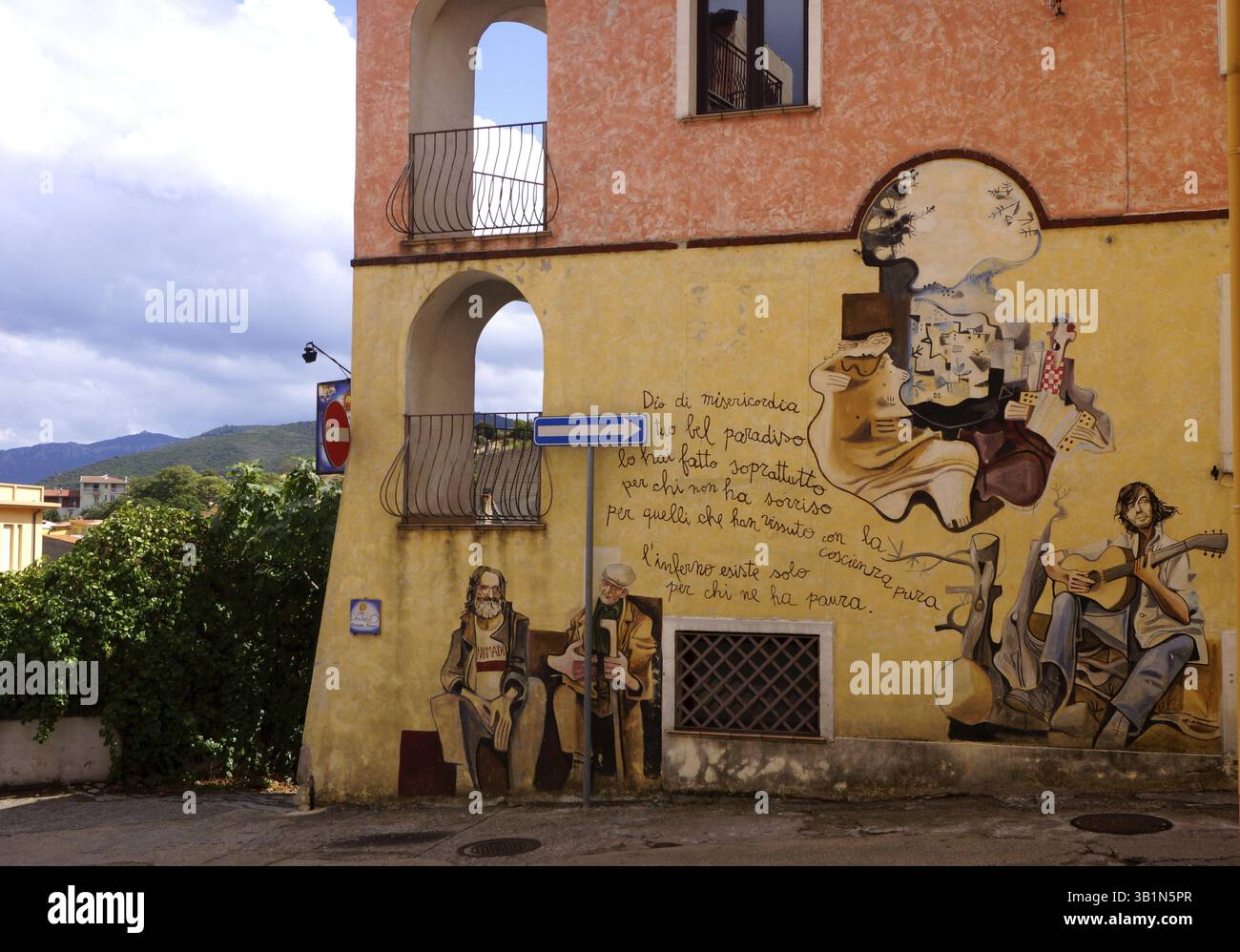 Historische Wandmalereien in Orgosolo, Sardinien Stockfoto