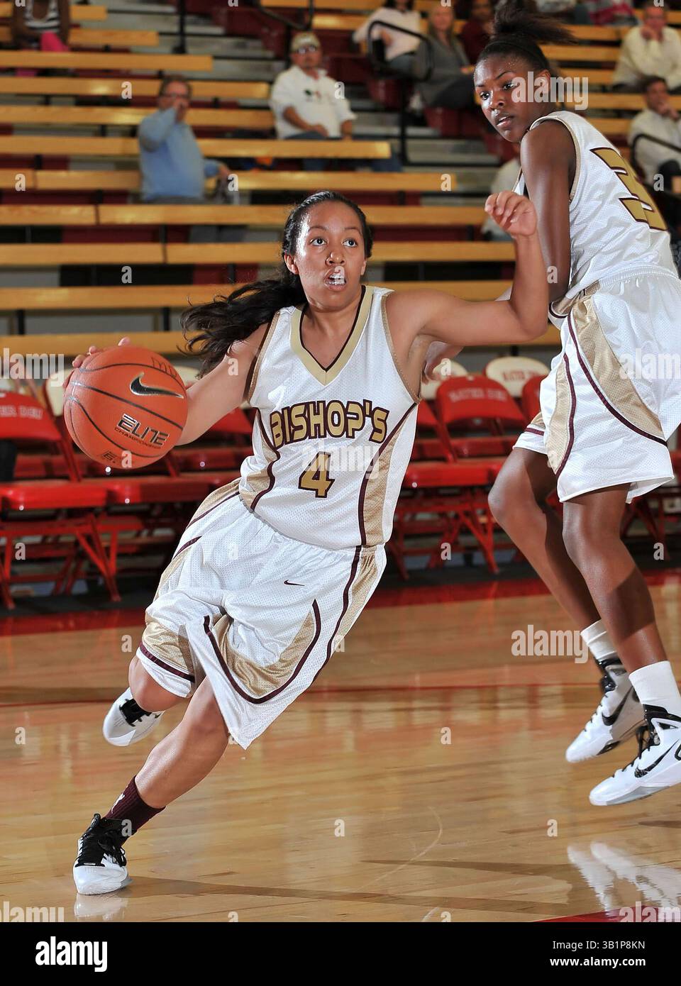 Februar 2011 Santa Ana, CA. Alissa Campanero #4 der Bishops School in Aktion im Nike Extravaganza Prep Basketballspiel zwischen den JSerra Lions und den Bishops School Knights im Meruelo Athletic Center am 4. Februar 2011 in Santa Ana, Kalifornien. Die Bishops School besiegt JSerra 51-42.Louis Lopez/CSM(Credit Image: © Louis Lopez/Cal Sport Media/ZUMAPRESS.com) Stockfoto