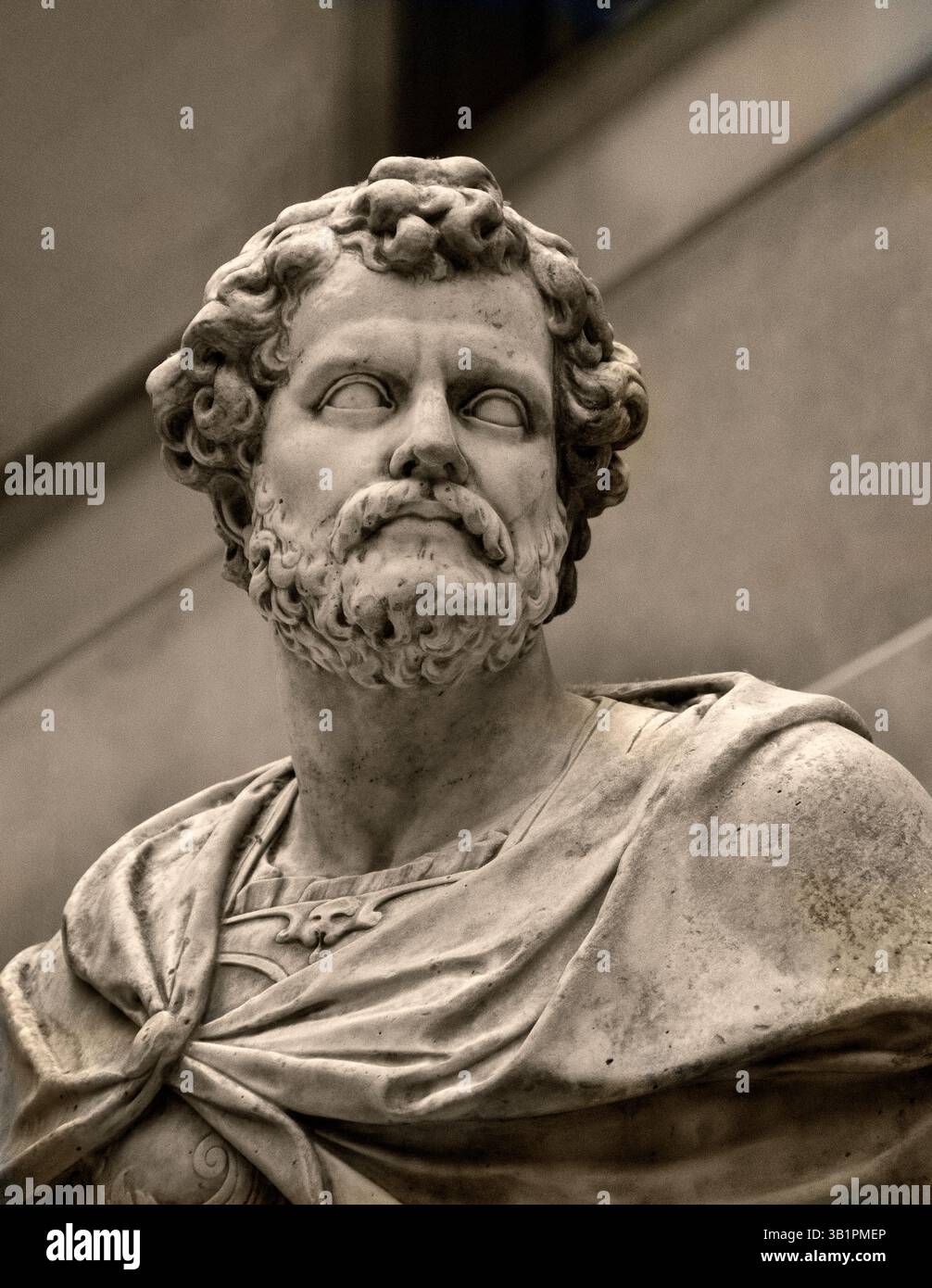 Hannibal Barkas (247 v. Chr., -183 v. Chr.) Karthager General II. Punischer Krieg Italien 218–203 v. Chr. Louvre von Sébastien Slodtz (Französisch, 1655–1726) Hannibal Barca wurde 247 v. Chr. in Karthago geboren und gilt als einer der größten Militärkommandanten aller Zeiten. Nach dem Vorbild seines Vaters Hamilcar widmete er sein Leben der Niederlage Roms. Bei Ausbruch des Zweiten Punischen Krieges führte Hannibal eine Armee über die Pyrenäen und die Alpen zum Sieg gegen die Römer in der Schlacht von Trebia. Stockfoto