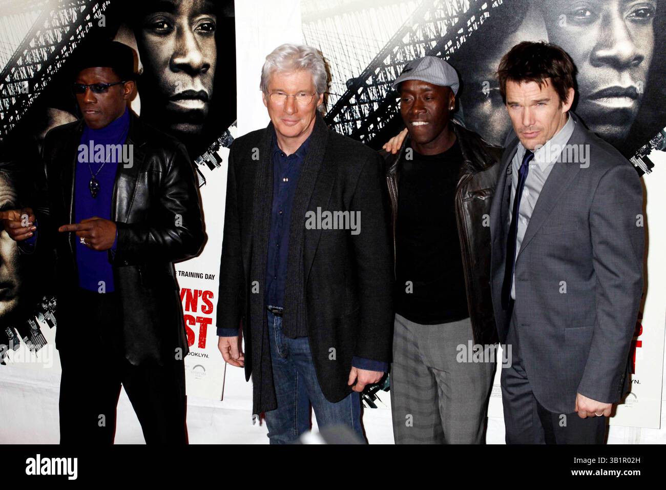 März 2010 - New York, New York, Vereinigte Staaten - WESLEY SNIPES, RICHARD GERE, DON CHEADLE, ETHAN HAWKE bei der Premiere von „Brooklyn's Finest“. im AMC Loew's Lincoln Square Theatre, New York City 03-02-2010 . Fotos von - Fotos,INCÂ ©2010...K63735JBB(Kreditbild: © John Barrett/Globe Photos/ZUMApress.com) Stockfoto