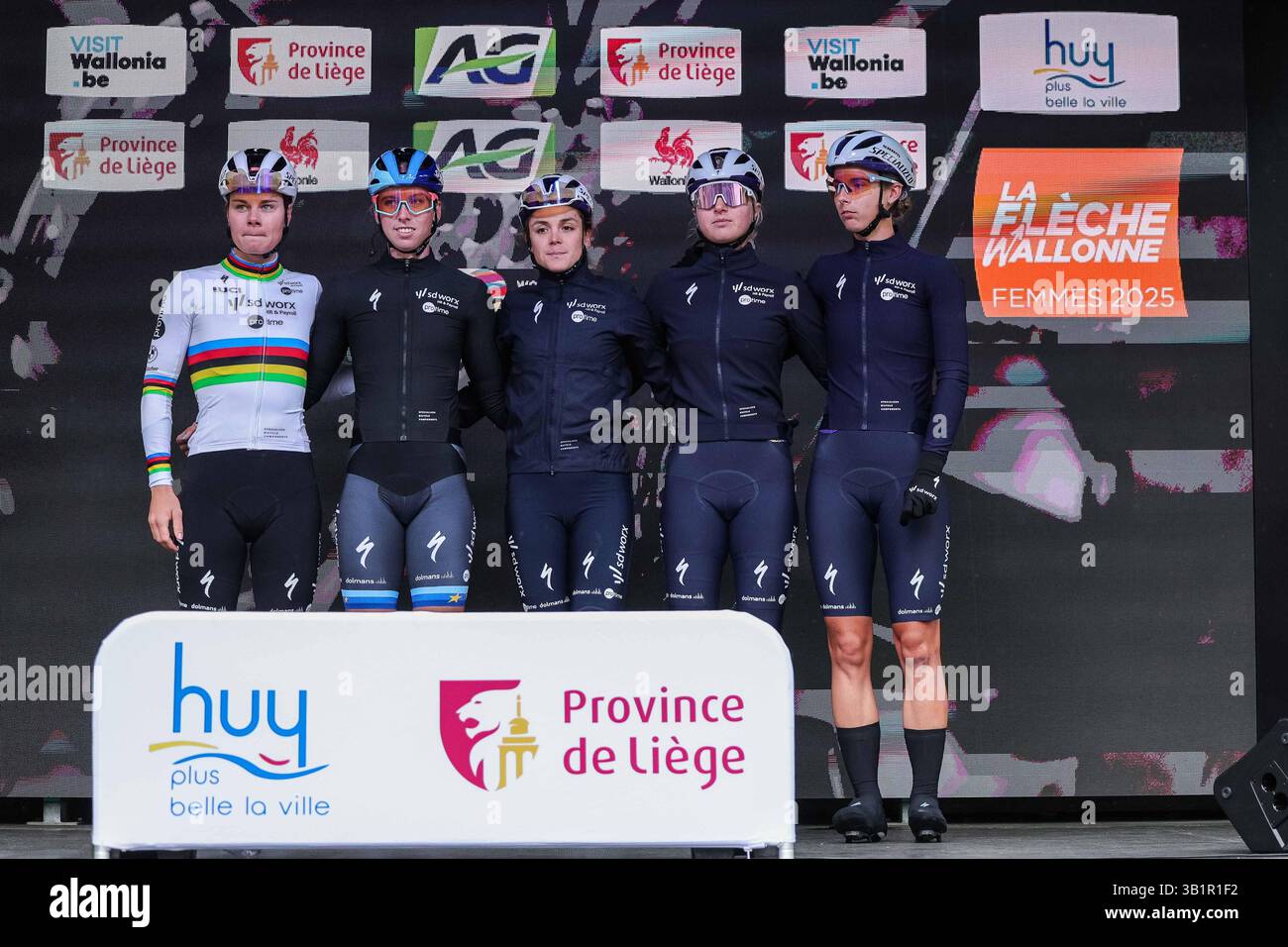 Radsport UCI World Tour Women Elite La Fleche Wallonne Femmes am 23.04.2025 in Huy Teamfoto / Mannschaftsfoto SD Worx - ProTime Anna van der Breggen, Femke Gerritse, Steffi Haeberlein, Mikaya Harvey, Lotte Kopecky Foto: Revierfoto Stockfoto
