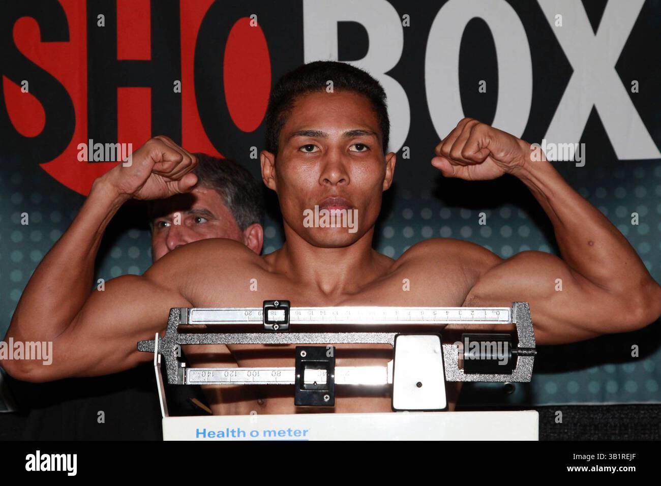 30. September 2010 - Santa Ynez, Kalifornien, USA - BOXEN - der venezolanische Olympiasieger PATRICK LOPEZ ist ein Südpfote, der in der dritten Runde einen beeindruckenden TKO gegen den bisher ungeschlagenen Prospect Prenice Brewer in seinem letzten Kampf am 6. August ausgetragen hat. Er trifft auf T. Coleman, der von Roger Mayweather trainiert wird, und besiegte in seinem letzten Kampf den ehemaligen Weltmeistertitel-Herausforderer und Heimatliebhaber Mike Arnaoutis. (Kreditbild: © Tom Casino/Showtime/ZUMApress.com) Stockfoto