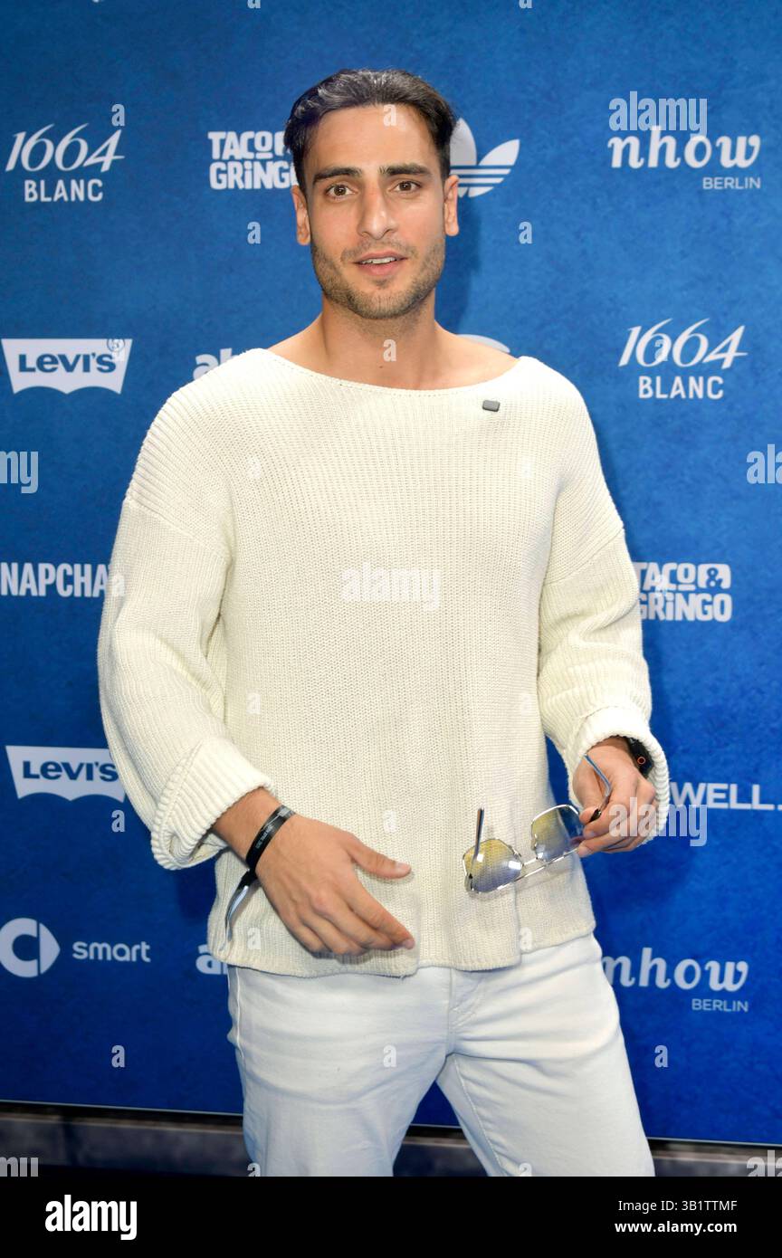 Timur Ülker bei der ABOUT YOU Fashionmania von AYFW in der Uber Eats Music Hall. Berlin, 25.04.2025 *** Timur Ülker bei der ABOUT YOU Fashionmania von AYFW in der Uber Eats Music Hall Berlin, 25 04 2025 Foto:XM.xBehrensx/xFuturexImagex about You 5404 Stockfoto