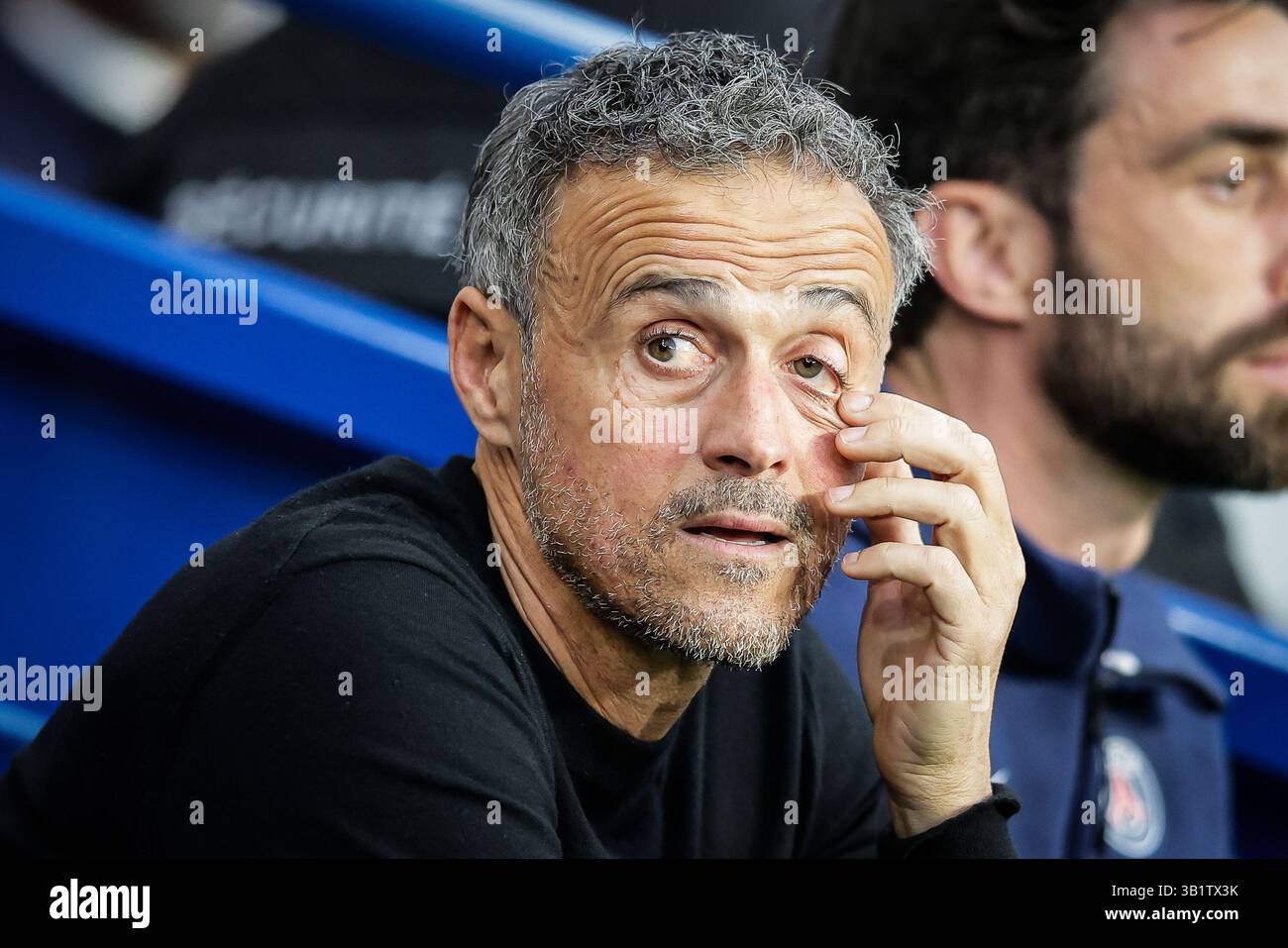 Luis ENRIQUE von PSG während des Fußballspiels der französischen Meisterschaft Ligue 1 zwischen Paris Saint-Germain und OGC Nizza am 25. April 2025 im Parc des Princes Stadion in Paris, Frankreich Credit: Independent Photo Agency/Alamy Live News Stockfoto