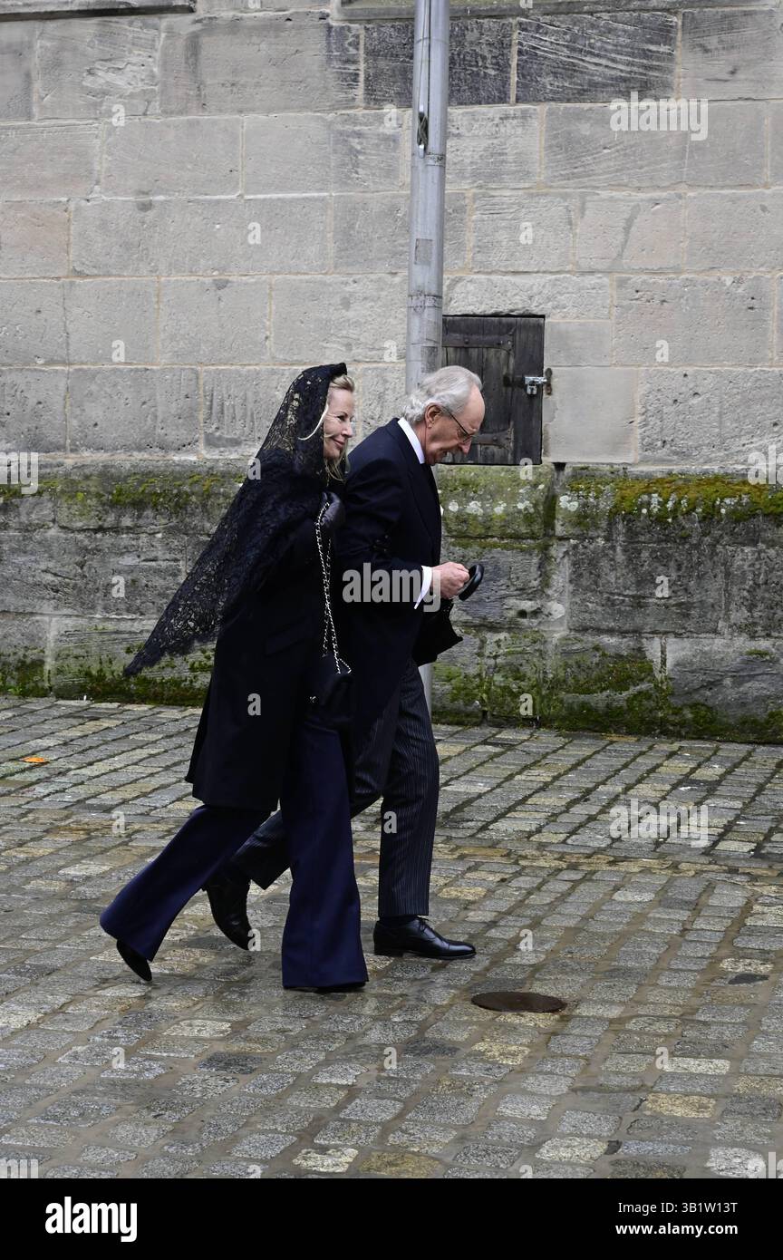 Karl Friedrich Fürst von Hohenzollern und Ehefrau Katharina Maria bei der Trauerfeier für Andreas Prinz von Sachsen-Coburg und Gotha in der Morizkirche. Coburg, 24.04.2025 Bayern Deutschland *** Karl Friedrich Prinz von Hohenzollern und seine Frau Katharina Maria bei der Beerdigung für Andreas Prinz von Sachsen Coburg und Gotha in der Morizkirche Coburg, 24 04 2025 Bayern Deutschland Copyright: XMATTHIASxWEHNERTx Stockfoto
