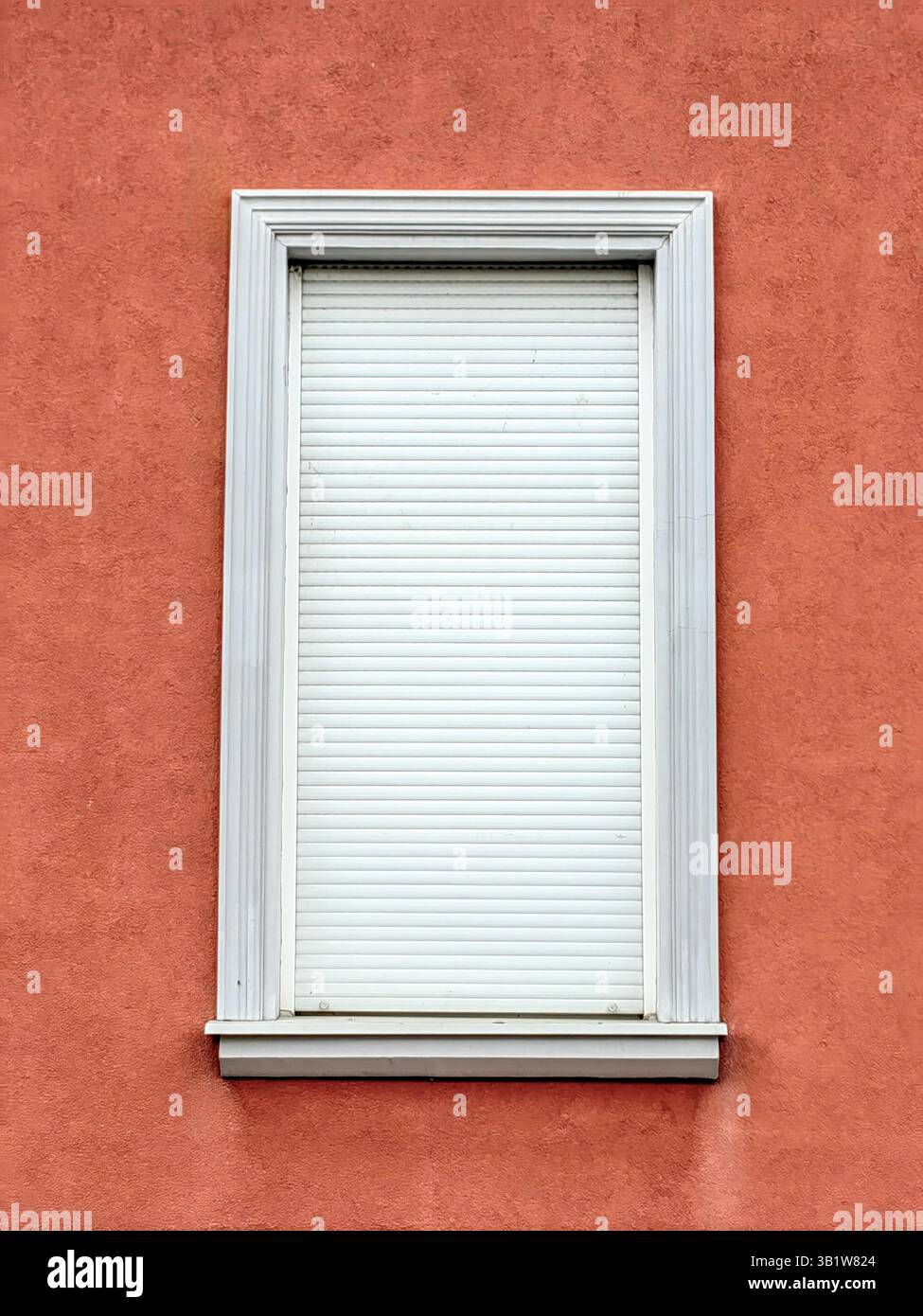 Standbild: Geschlossene Jalousien auf einem Wal Stockfoto