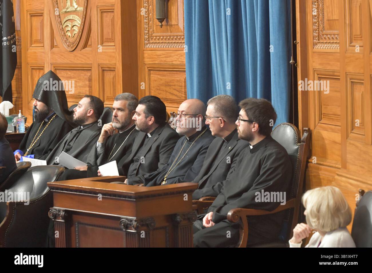 Boston, Ma, USA. April 2025. Armenier-Amerikaner und Freunde feiern den 110. Jahrestag des Völkermordes an den Armeniern durch die Türkei im Massachusetts State House. (Kreditbild: © Kenneth Martin/ZUMA Press Wire) NUR REDAKTIONELLE VERWENDUNG! Nicht für kommerzielle ZWECKE! Stockfoto