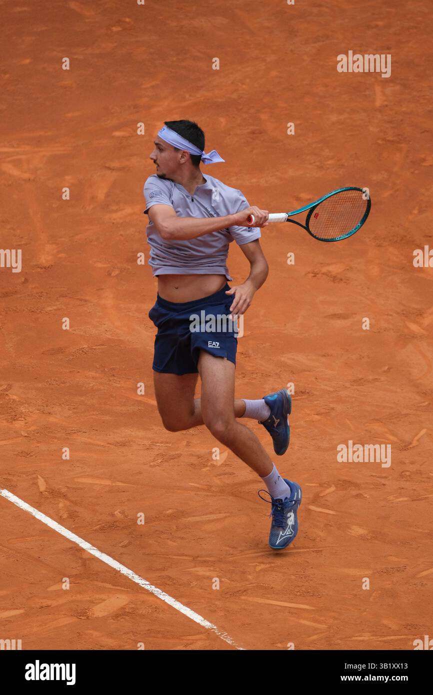 Lorenzo Sonego im Kampf gegen Alex de Minaur bei den Mutua Madrid Open am 26. April 2025 in Madrid Stockfoto