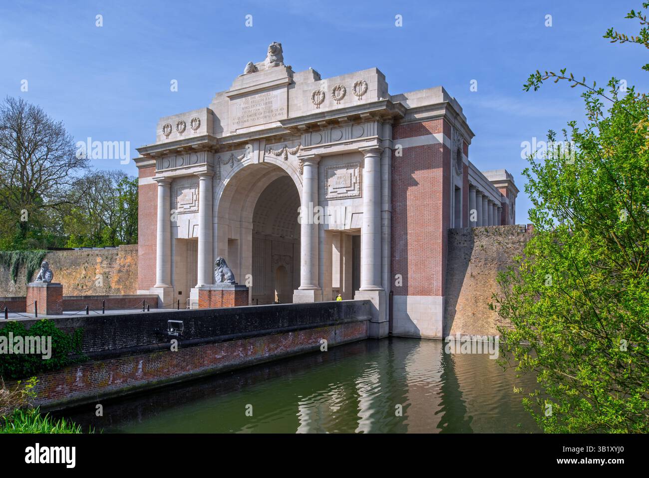 Menin Gate / Menenpoort, Gedenkstätte für die vermissten Soldaten der Commonwealth-Nationen, die während des Ersten Weltkriegs in Ypern starben Stockfoto