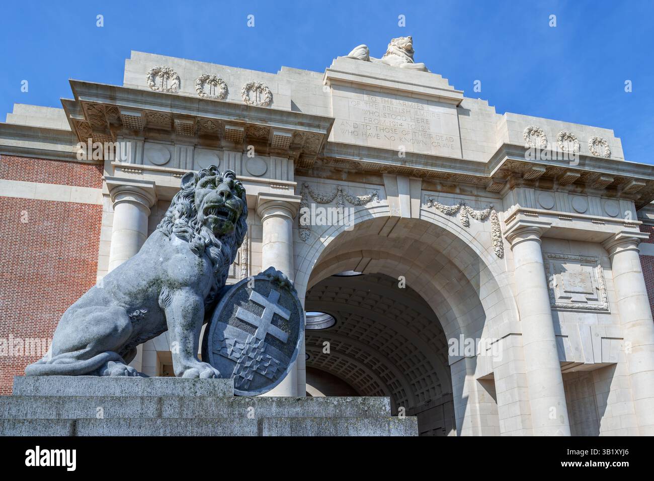 Menin Gate / Menenpoort, Gedenkstätte für die vermissten Soldaten der Commonwealth-Nationen, die während des Ersten Weltkriegs in Ypern starben Stockfoto