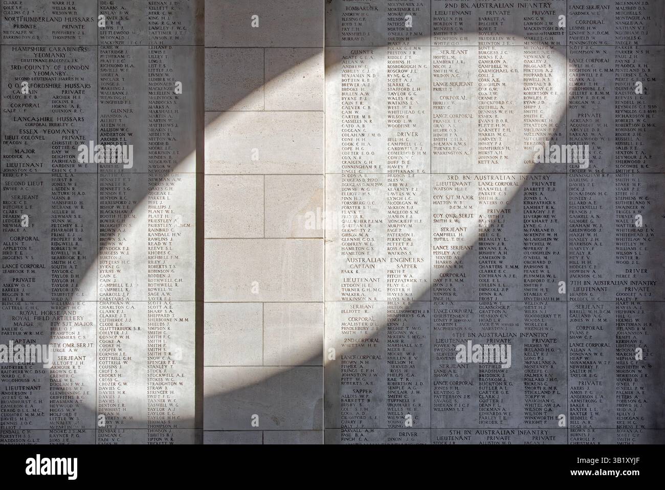 Menin Gate / Menenpoort, Gedenkstätte für die vermissten Soldaten der Commonwealth-Nationen, die während des Ersten Weltkriegs in Ypern starben Stockfoto