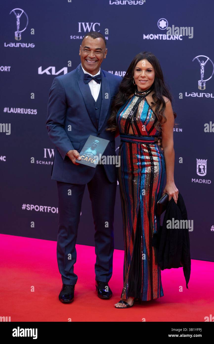 Cafu und Ehefrau Regina nahmen am Galería 21. April 2025 an der Fotokonferenz „Laureus World Sports 2025“ in Madrid Teil. Stockfoto